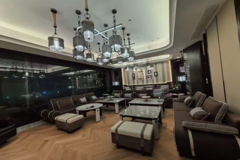 鹭岛夜色职场新机遇 酒促岗位专招女性